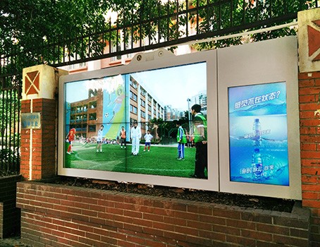 深圳市梅园小学门口户外拼接广告机55‘37